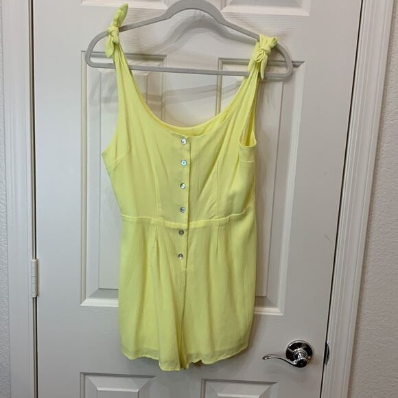 Kimchi Blue Size Small Boat Neck Sleeveless Yellow Button Front Shorts Romper - Picture 2 of 11